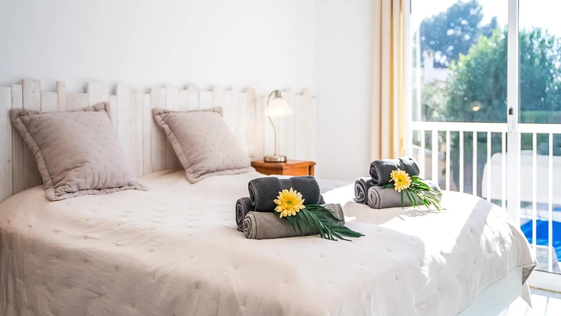 Alcanada Villa Near Puerto De Alcudia Beach בית נופש